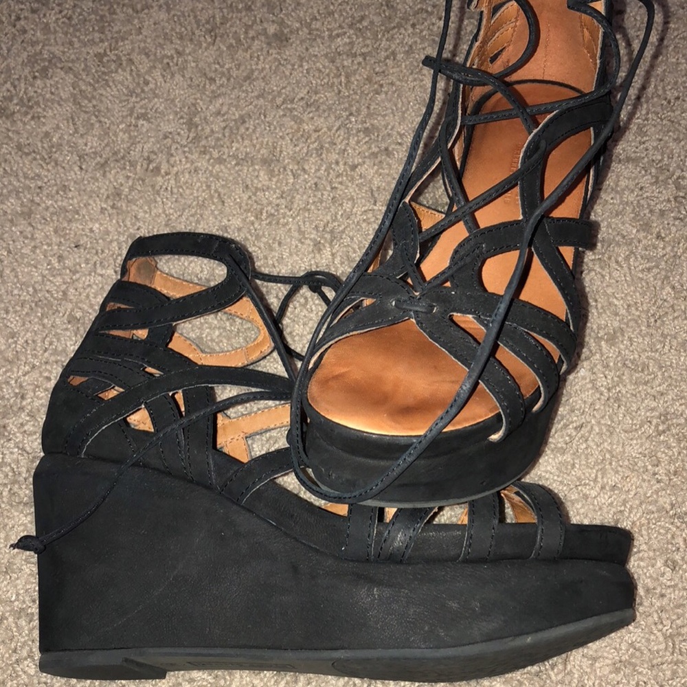 Kenneth Cole gentle souls wedges